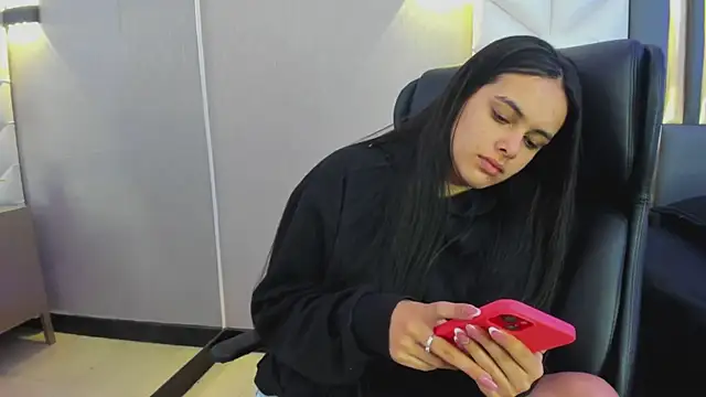 ChloeHarper  online show from 04/04/26, 12:01