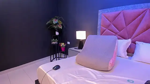 mia milff online show from 03/12/26, 07:29