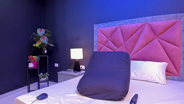mia milff online show from 04/21/26, 07:09