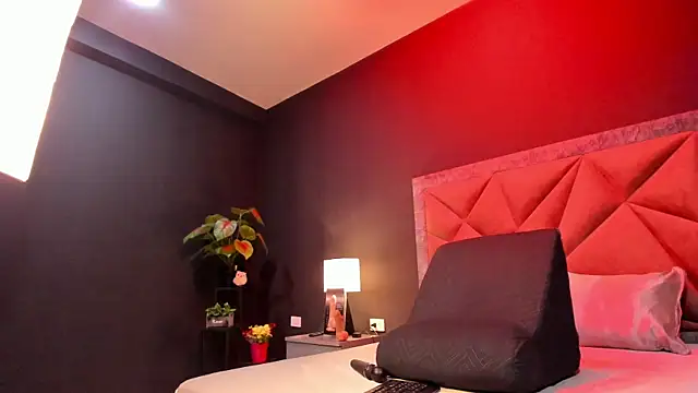 Snapshot of mia_milff chatting on 10/22/25, 07:02 mia milff online show from 10/22/25, 07:02