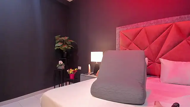 Snapshot of mia_milff chatting on 12/18/25, 06:56 mia milff online show from 12/18/25, 06:56