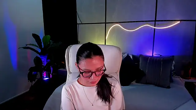 Gia Mazzon online show from 11/25/25, 05:35