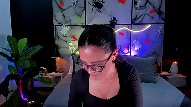 Gia Mazzon online show from 10/30/25, 09:01