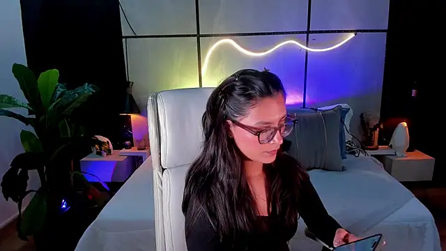 Gia Mazzon online show from 11/05/25, 05:16