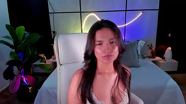 Gia Mazzon online show from 10/06/25, 07:36
