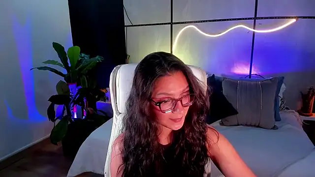 Gia Mazzon online show from 11/18/25, 04:10