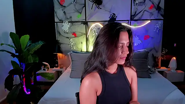 Gia Mazzon online show from 10/31/25, 05:20