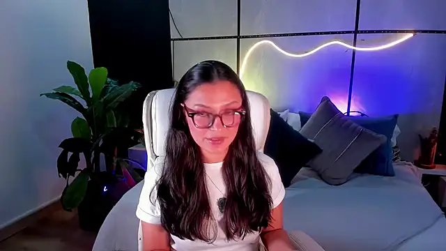 Gia Mazzon online show from 11/24/25, 04:07