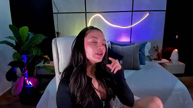 Gia Mazzon online show from 10/07/25, 05:47