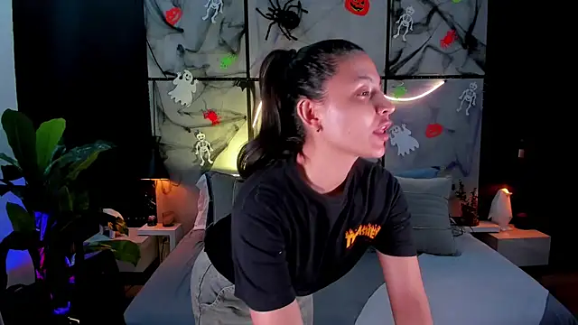 Gia Mazzon online show from 10/23/25, 03:54