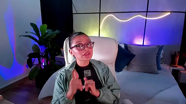 Gia Mazzon online show from 12/05/25, 05:55