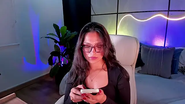 Gia Mazzon online show from 11/10/25, 04:34