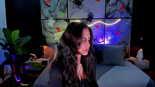 Gia Mazzon online show from 10/27/25, 05:03