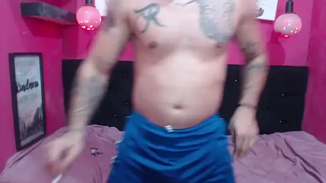 Snapshot of master_monstercock_ chatting on 02/18/26, 05:05 master monstercock online show from 02/18/26, 05:05