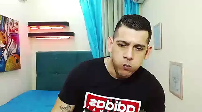 Snapshot of master_monstercock_ chatting on 03/10/25, 12:18 master monstercock online show from 03/10/25, 12:18