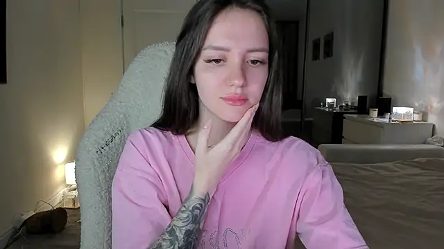 Sonia moon  online show from 10/10/25, 02:34