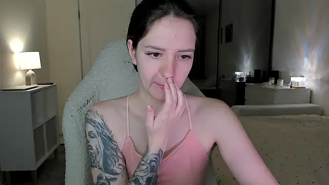 Sonia moon  online show from 10/18/25, 02:35