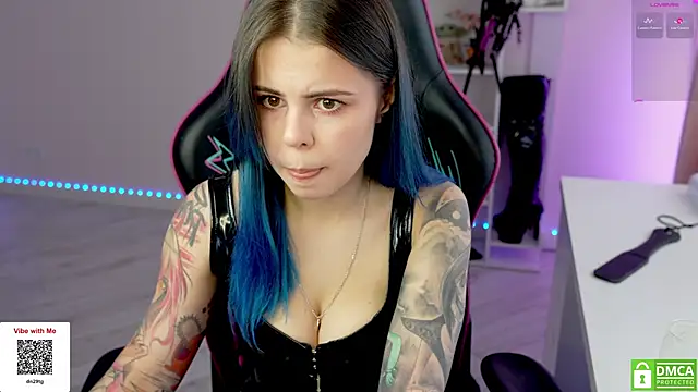 Snapshot of Latex_Kitty chatting on 01/13/26, 12:09 Latex Kitty online show from 01/13/26, 12:09