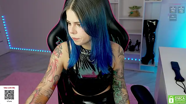 Snapshot of Latex_Kitty chatting on 09/13/25, 02:17 Latex Kitty online show from 09/13/25, 02:17