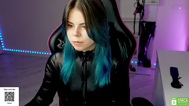 Snapshot of Latex_Kitty chatting on 12/21/25, 02:19 Latex Kitty online show from 12/21/25, 02:19