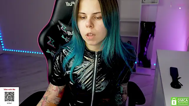 Snapshot of Latex_Kitty chatting on 12/20/25, 12:30 Latex Kitty online show from 12/20/25, 12:30