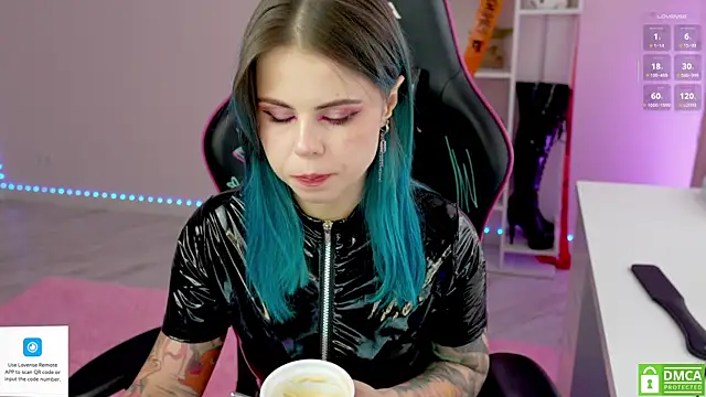 Latex Kitty online show from 10/21/25, 10:03