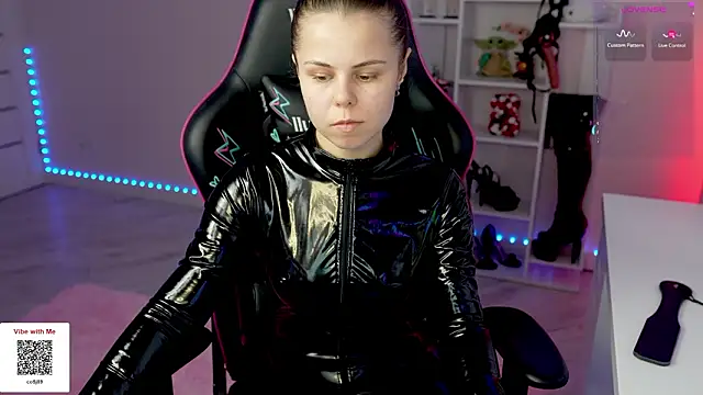 Snapshot of Latex_Kitty chatting on 02/18/26, 02:57 Latex Kitty online show from 02/18/26, 02:57