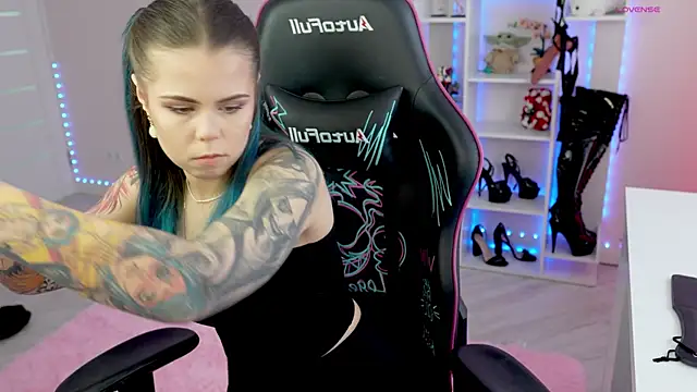 Latex Kitty online show from 04/03/26, 12:00