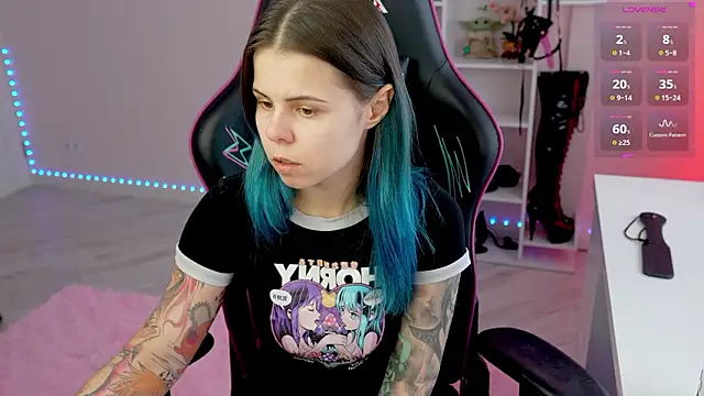 Snapshot of Latex_Kitty chatting on 02/03/26, 12:43 Latex Kitty online show from 02/03/26, 12:43