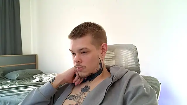 Snapshot of DENIS_HERE chatting on 06/05/26, 04:13 DENIS HERE online show from 06/05/26, 04:13