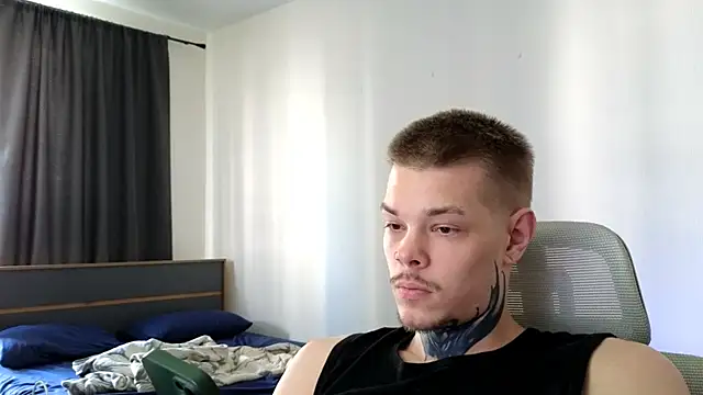 Snapshot of DENIS_HERE chatting on 06/10/26, 06:25 DENIS HERE online show from 06/10/26, 06:25