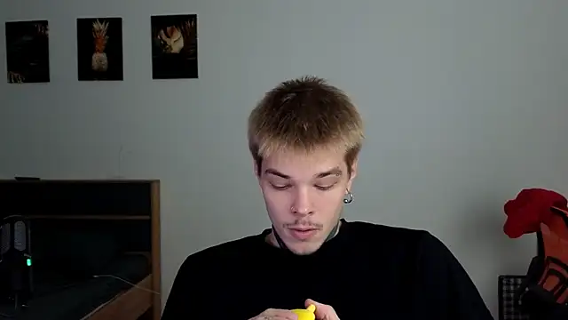 DENIS HERE online show from 10/08/25, 04:40