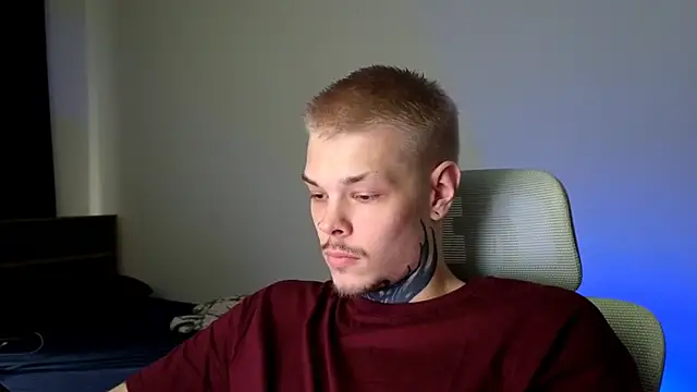 Snapshot of DENIS_HERE chatting on 06/12/26, 05:21 DENIS HERE online show from 06/12/26, 05:21