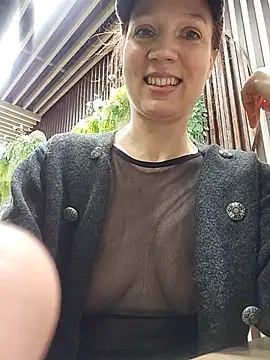 Exhibitionsplit online show from 04/18/26, 09:33