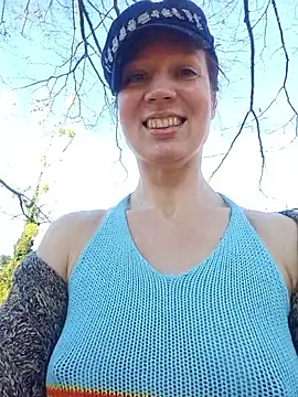 Snapshot of Exhibitionsplit chatting on 12/14/25, 01:49 Exhibitionsplit online show from 12/14/25, 01:49