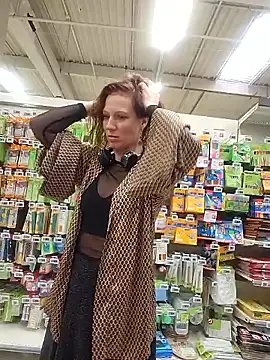 Snapshot of Exhibitionsplit chatting on 10/30/25, 02:25 Exhibitionsplit online show from 10/30/25, 02:25