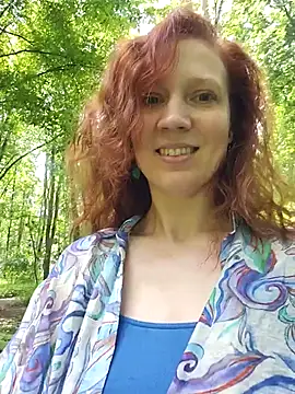 Snapshot of Exhibitionsplit chatting on 06/19/26, 10:54 Exhibitionsplit online show from 06/19/26, 10:54