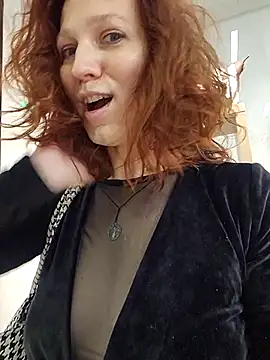 Snapshot of Exhibitionsplit chatting on 12/03/25, 11:31 Exhibitionsplit online show from 12/03/25, 11:31