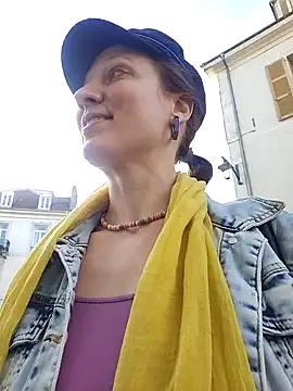 Exhibitionsplit online show from 03/05/25, 04:24