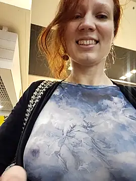 Snapshot of Exhibitionsplit chatting on 12/04/25, 12:59 Exhibitionsplit online show from 12/04/25, 12:59