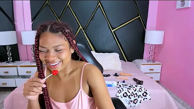 Naomi Tylers online show from 10/25/25, 02:07