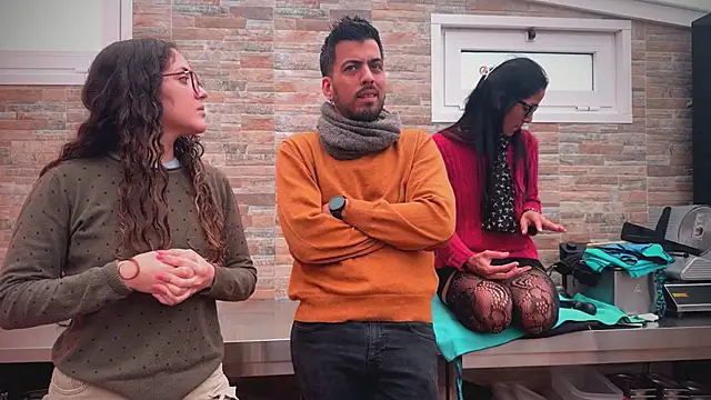 Snapshot of barfantasy chatting on 11/25/25, 10:15 barfantasy online show from 11/25/25, 10:15