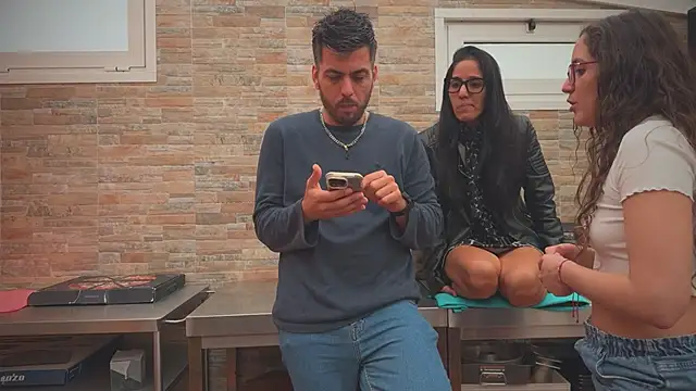 Snapshot of barfantasy chatting on 10/24/25, 08:57 barfantasy online show from 10/24/25, 08:57