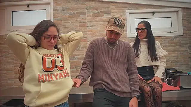 Snapshot of barfantasy chatting on 11/04/25, 09:46 barfantasy online show from 11/04/25, 09:46