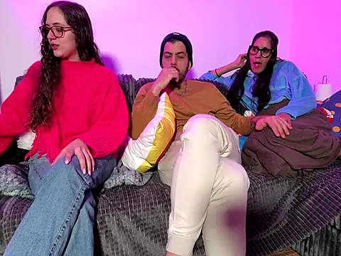 Snapshot of barfantasy chatting on 11/16/25, 10:53 barfantasy online show from 11/16/25, 10:53