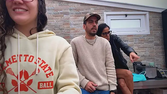 Snapshot of barfantasy chatting on 11/10/25, 10:31 barfantasy online show from 11/10/25, 10:31