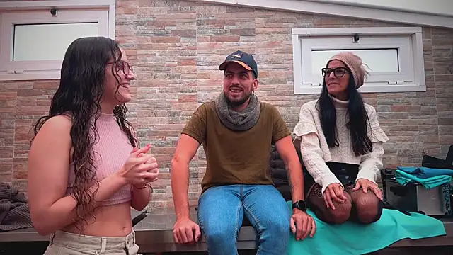 Snapshot of barfantasy chatting on 11/24/25, 10:15 barfantasy online show from 11/24/25, 10:15