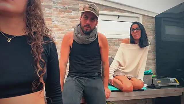 Snapshot of barfantasy chatting on 12/16/25, 10:30 barfantasy online show from 12/16/25, 10:30