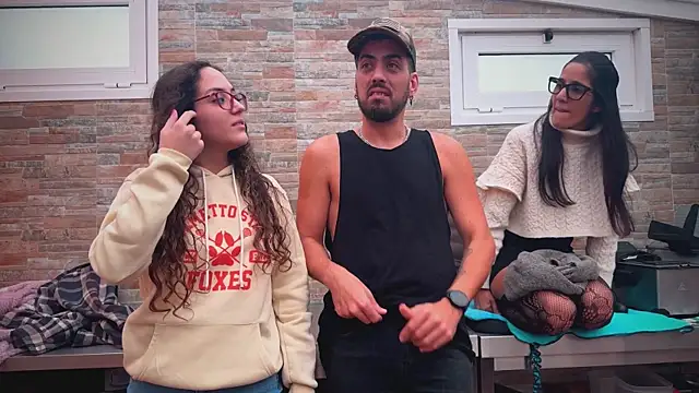 Snapshot of barfantasy chatting on 11/26/25, 10:26 barfantasy online show from 11/26/25, 10:26