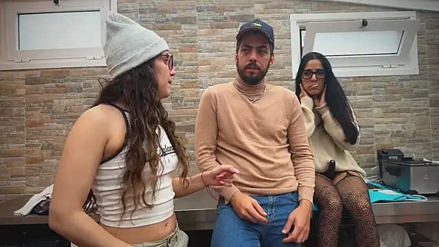 Snapshot of barfantasy chatting on 11/18/25, 10:40 barfantasy online show from 11/18/25, 10:40